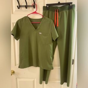 Figs size small set. Army green